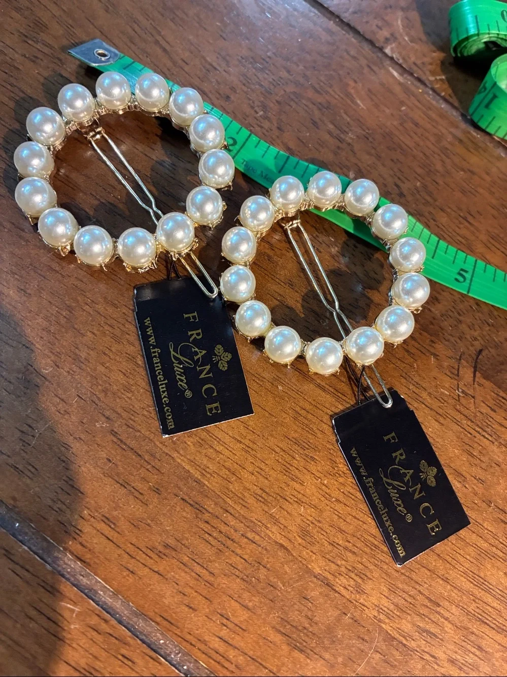 Classic Ladylike Flirty Feminine France Luxe Pearl Circle Hair Clips NWT 💋💕
